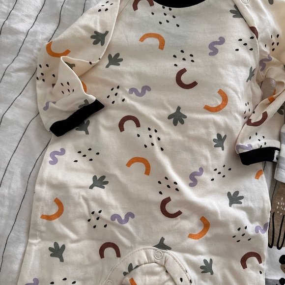 Baby Clothing Set with Stripes and Patterns - Picture 5 of 9